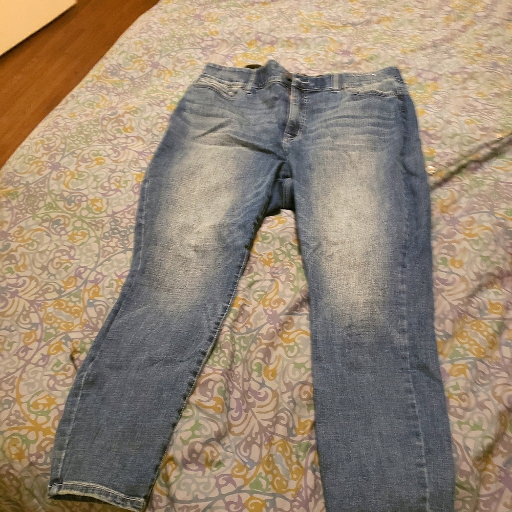 Curvy sculpting skinny jeans